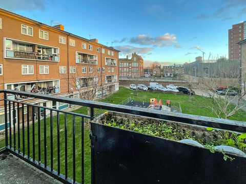  view of East Street, London, SE17 Flat