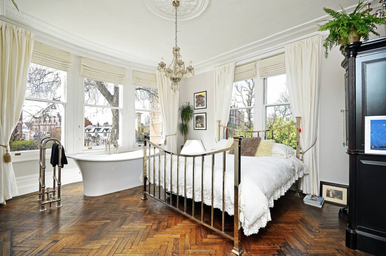 statement-bath, traditional