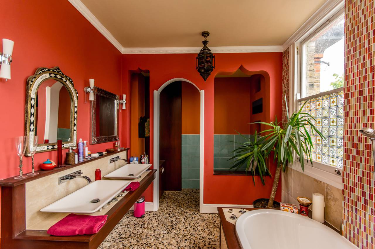 hotel-chic, traditional, red