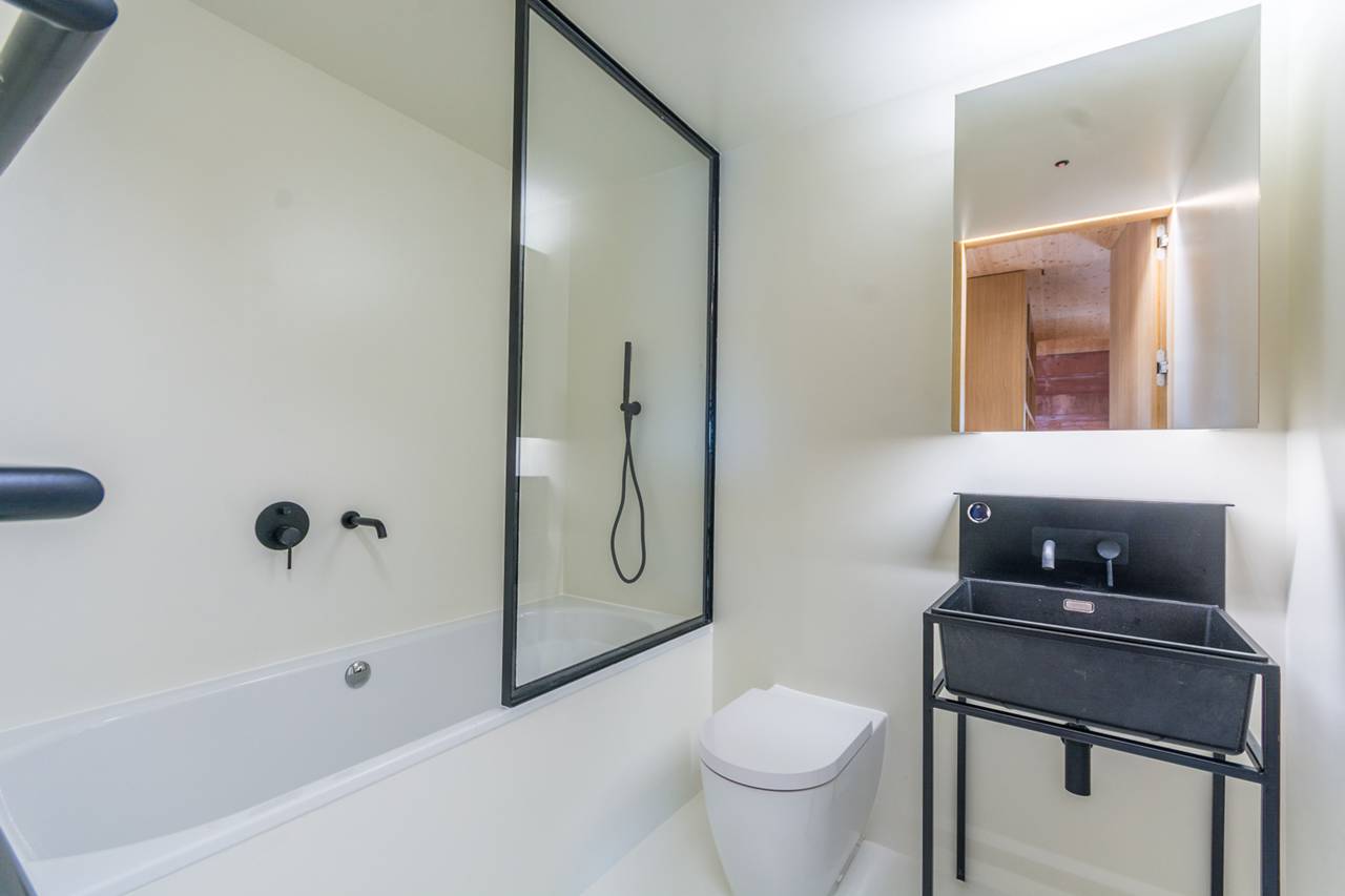 hotel-chic, contemporary, white