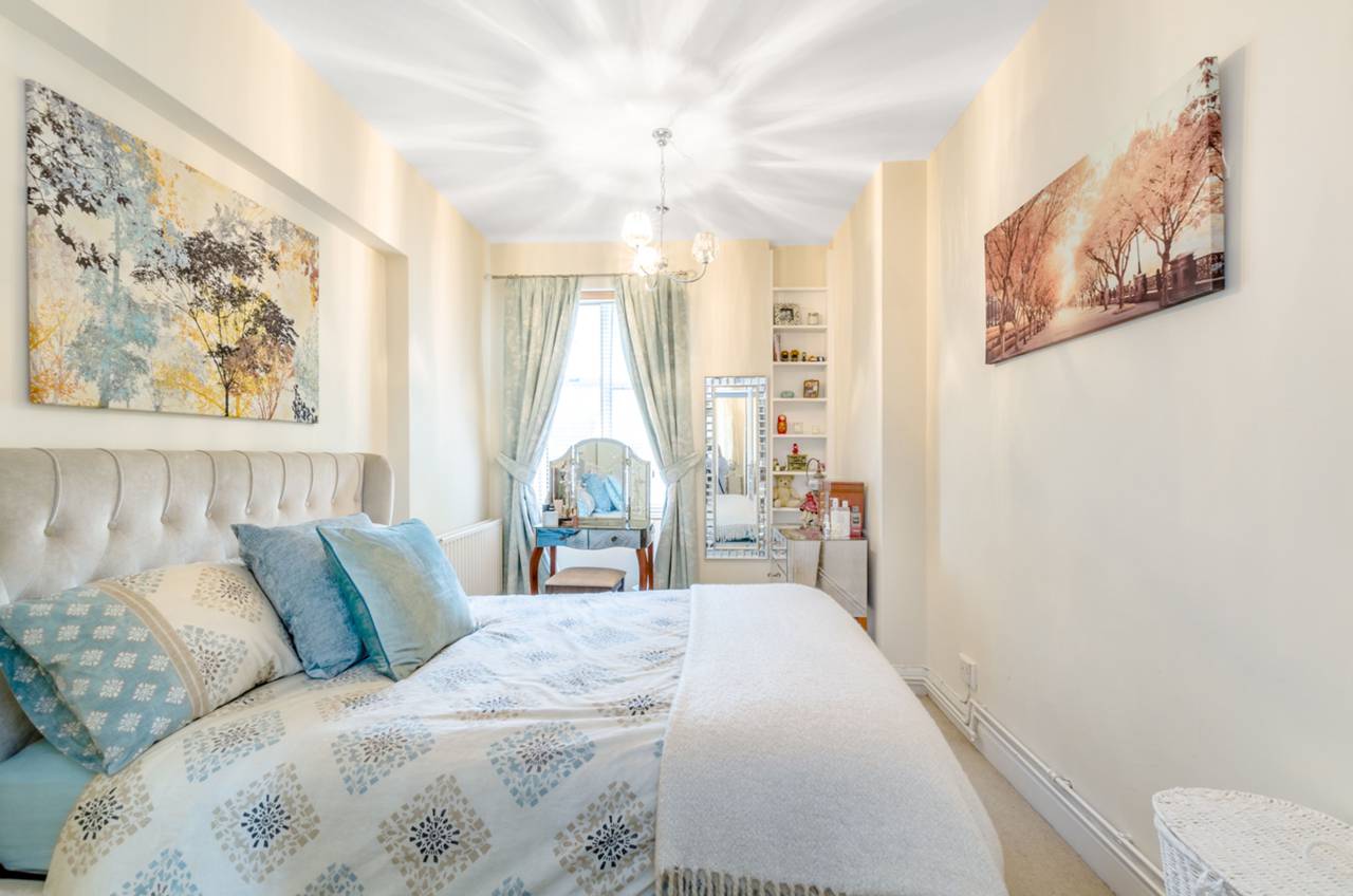 feature-lighting, traditional, cream