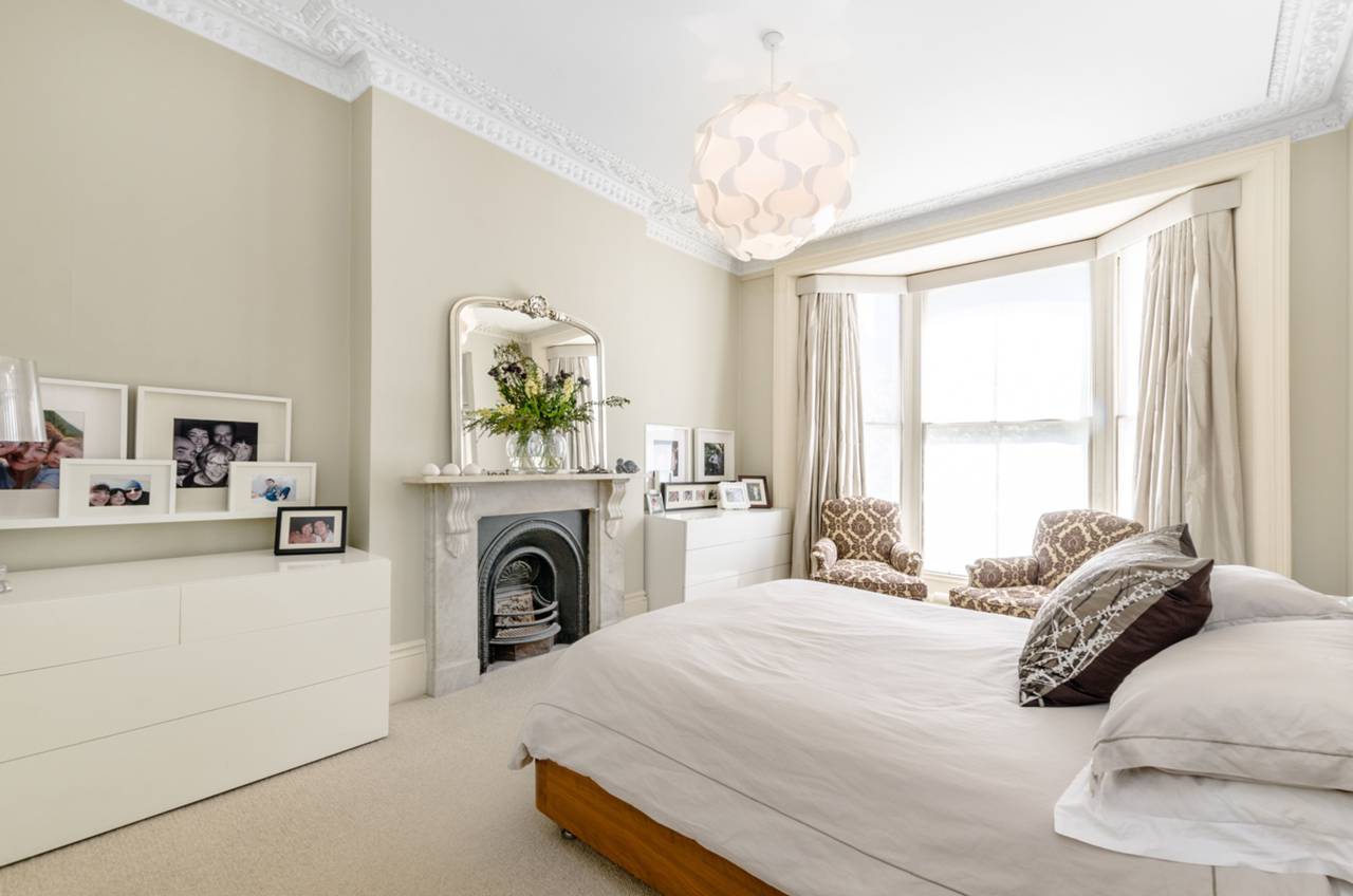feature-fireplace, traditional, cream