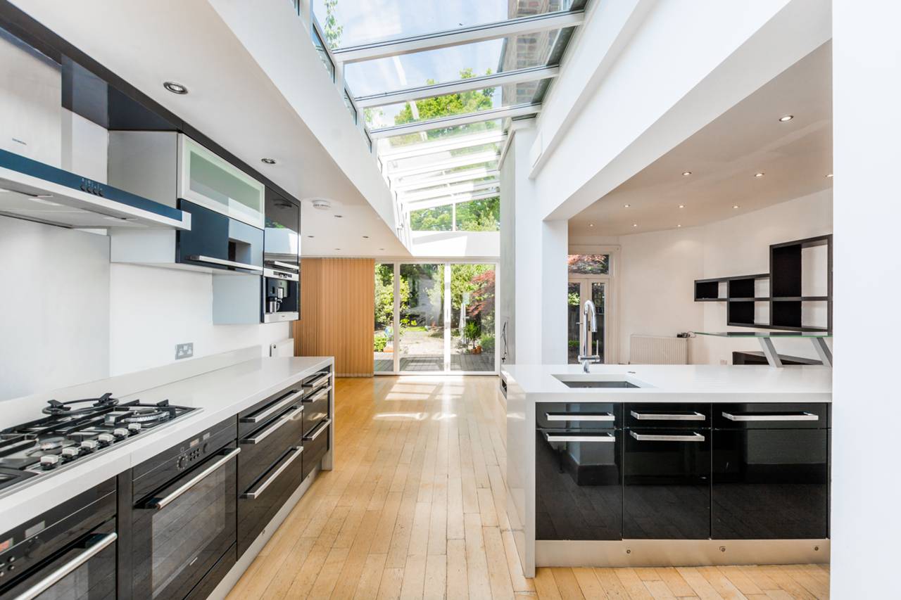 feature-lighting, open-plan, contemporary, white