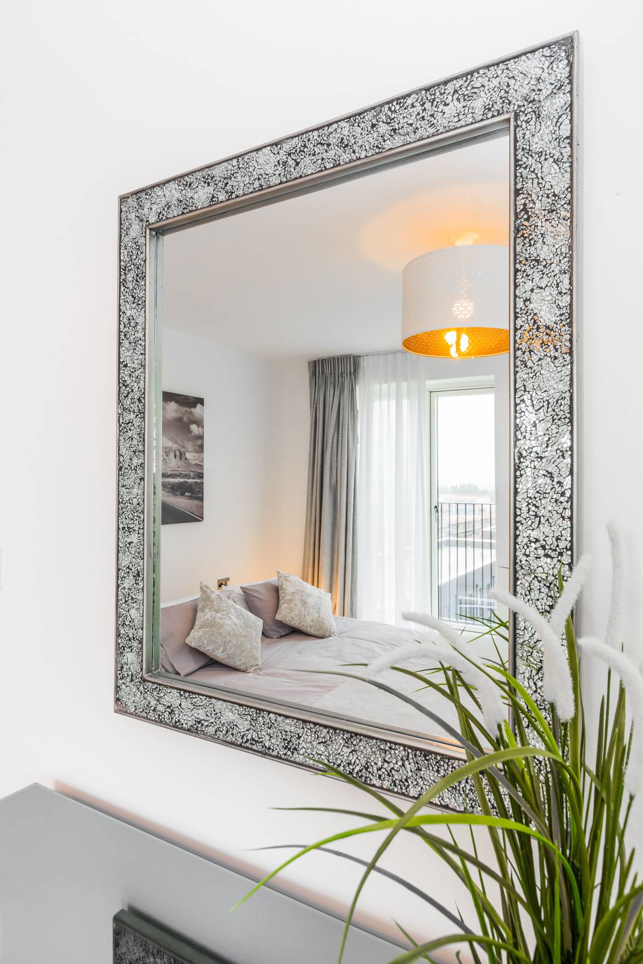 hotel-chic, contemporary, white
