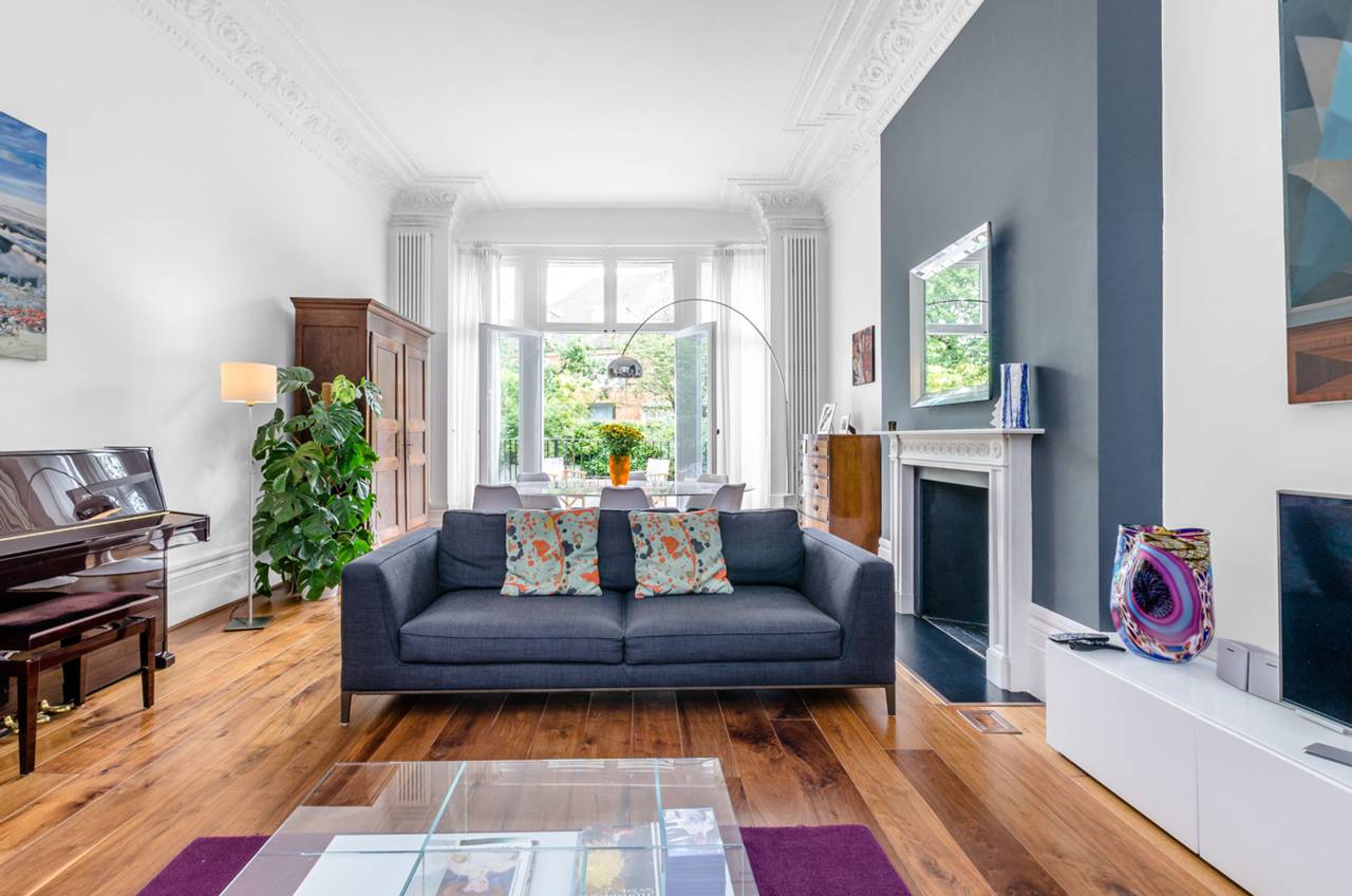 open-plan, feature-fireplace, contemporary, brown