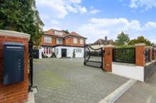 Hainault Road, Chigwell Hainault Road, Chigwell