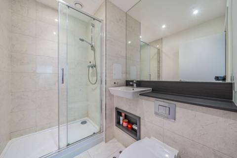 En Suite Shower Room view of Hargrave Drive Flat