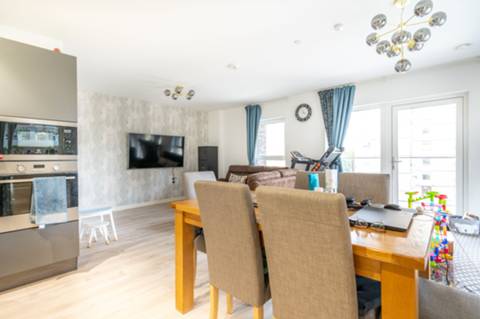 Reception Room view of Upton Gardens Flat