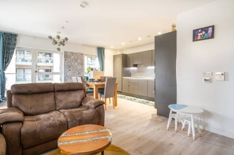 Reception Room view of Upton Gardens Flat